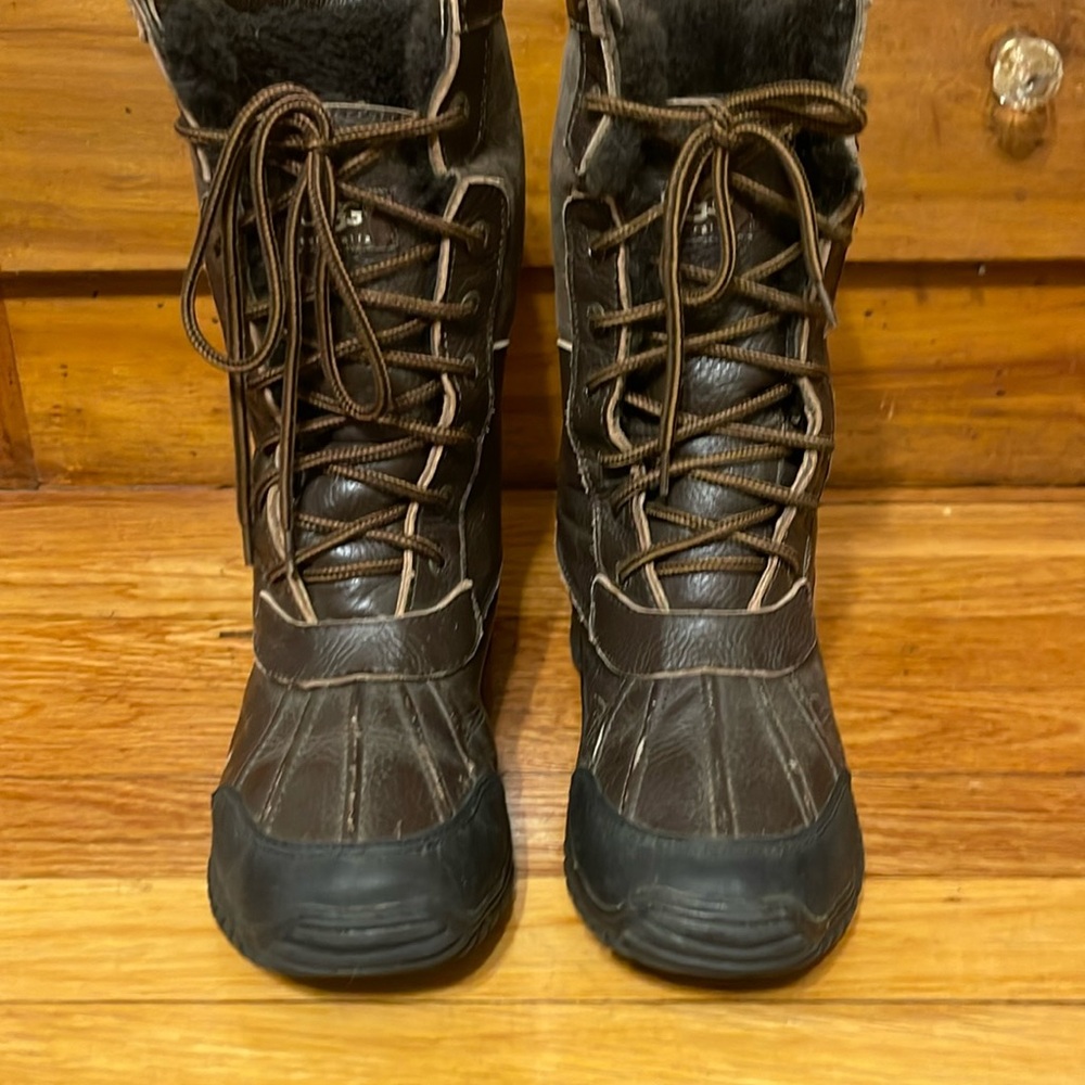 Ugg Adirondack brown women’s size 7